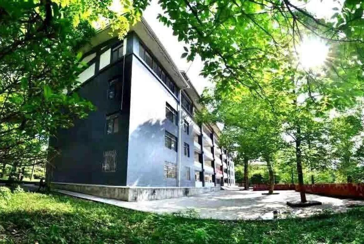 四川省乐山市竹根职业中专学校