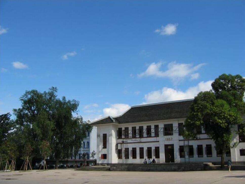 四川省仪陇县扶轮育才职业中学校